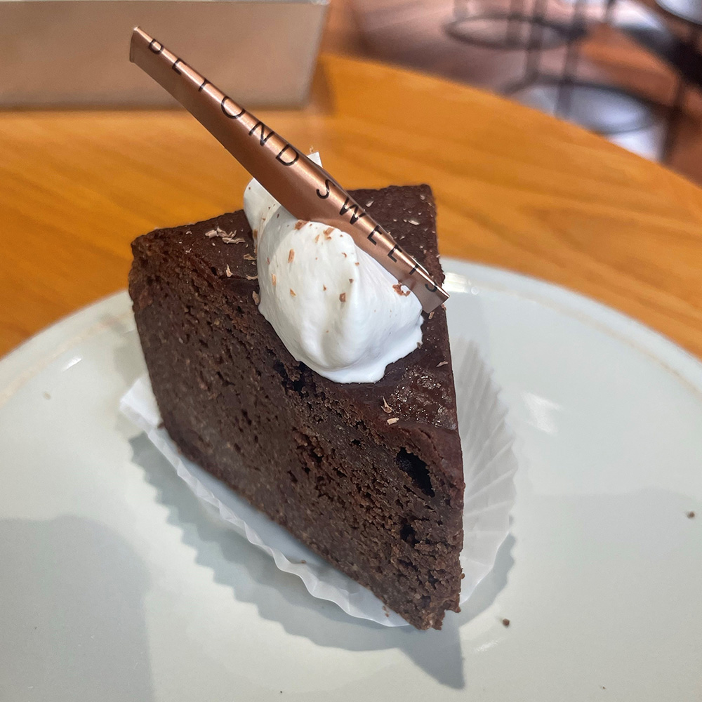 <p>業務管理部　よし</p>
